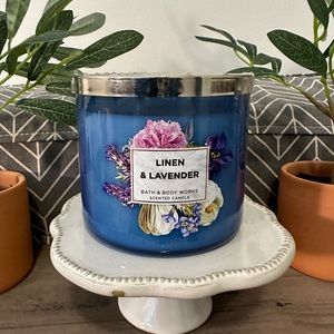 Brand new - Bath & Body Works 3-Wick candle